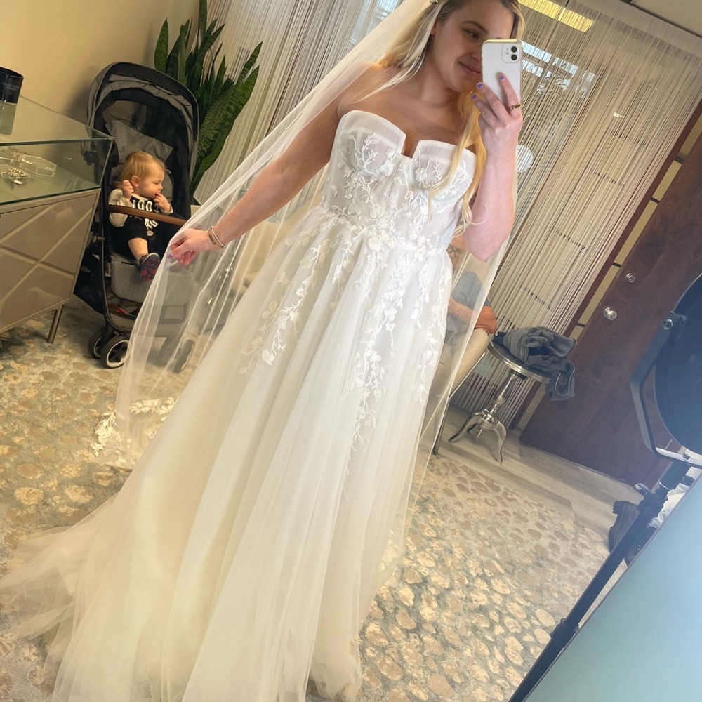 Chic Strapless Lace Bridal Gown